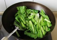 豆豉鲮鱼油麦菜的做法 步骤4