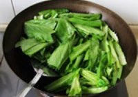 豆豉鲮鱼油麦菜的做法 步骤5