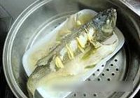 椒汁蒸鲈鱼的做法 步骤15