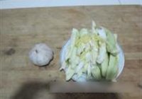 蒜泥拌长茄的做法 步骤2