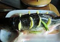 椒汁蒸鲈鱼的做法 步骤6