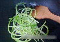 手撕蒜苔的做法 步骤5
