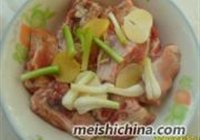 麻辣排骨的做法 步骤2
