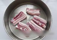 蚝油豆干烧肉的做法 步骤2