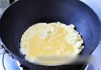菠菜鸡蛋炖粉条的做法 步骤4