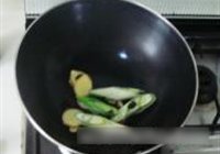 秘制红烧猪蹄的做法 步骤4
