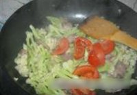 菜花炝西红柿的做法 步骤3