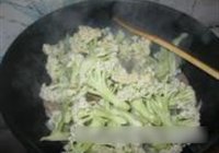 菜花炝西红柿的做法 步骤2