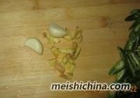 水果玉米炒肉的做法 步骤6