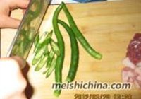 水果玉米炒肉的做法 步骤5