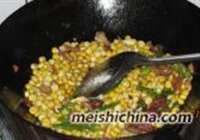水果玉米炒肉的做法 步骤11