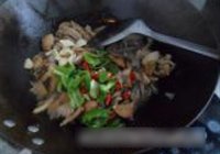 平菇炒肉片的做法 步骤7