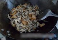 平菇炒肉片的做法 步骤6