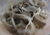 平菇炒肉片的做法 步骤1