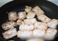 洋葱炒豆腐的做法 步骤2