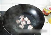 芋头烧五花肉的做法 步骤4