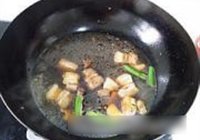 芋头烧五花肉的做法 步骤10