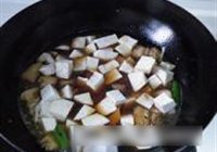 芋头烧五花肉的做法 步骤11