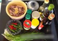 葱香孜然鸭舌的做法 步骤1