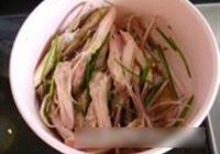 葱香孜然鸭舌的做法 步骤4