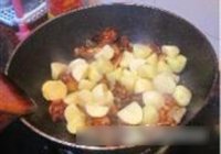 红烧土豆鸡块的做法 步骤7