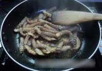 虾爬子炒青辣椒的做法 步骤3