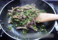 虾爬子炒青辣椒的做法 步骤6