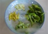 莴笋炒猪肚的做法 步骤3