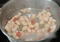 西兰花炒鸡丁的做法 步骤5