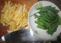 蒜香烩炸豆腐的做法 步骤1