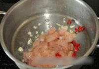 西兰花炒鸡丁的做法 步骤4