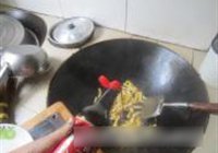蒜香烩炸豆腐的做法 步骤3