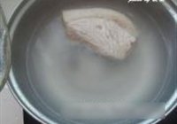 茶树菇梅菜扣肉的做法 步骤3