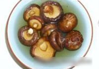 香菇粉丝肉汤的做法 步骤2