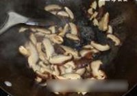 香菇粉丝肉汤的做法 步骤7