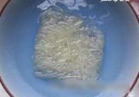 香菇粉丝肉汤的做法 步骤1