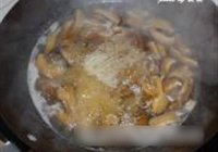 香菇粉丝肉汤的做法 步骤9