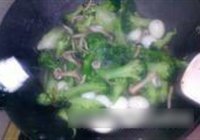 西兰花菇香鹌鹑蛋的做法 步骤9