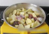 土豆烧鸡块的做法 步骤9