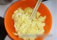 鸡蛋炒西红柿的做法 步骤3