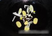 水煮蚬子的做法 步骤3
