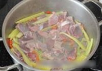 尖椒炒鸡胗的做法 步骤3