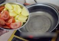 蕃茄薯仔炖鸡汤的做法 步骤2