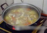 蕃茄薯仔炖鸡汤的做法 步骤6
