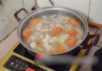 蕃茄薯仔炖鸡汤的做法 步骤4