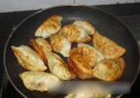 煎饺的做法 步骤5
