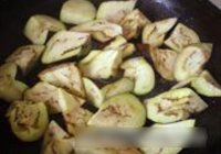 肉片烧茄子的做法 步骤4
