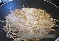 素炒绿豆芽的做法 步骤3
