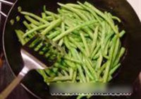 干煸芸豆的做法 步骤2