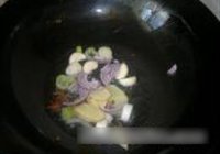 鲫鱼炖黄豆的做法 步骤3